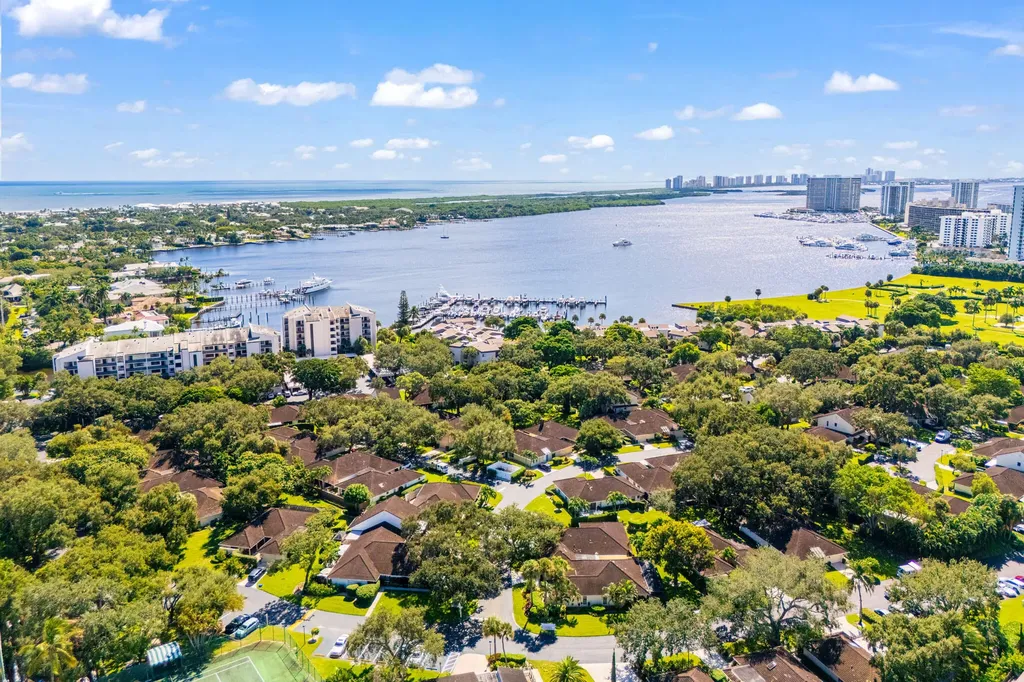 11352 Briarwood Place North Palm Beach FL 33408