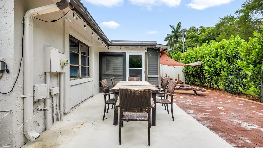 4335 N Palm Forest Drive Drive N Delray Beach FL 33445