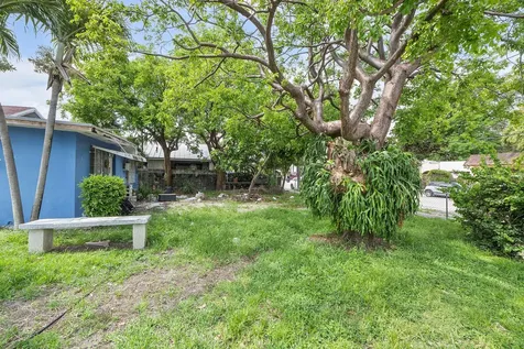 2476 NW 15th Street Miami FL 33125