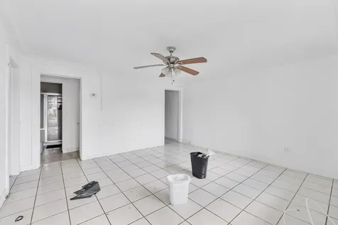 2476 NW 15th Street Miami FL 33125