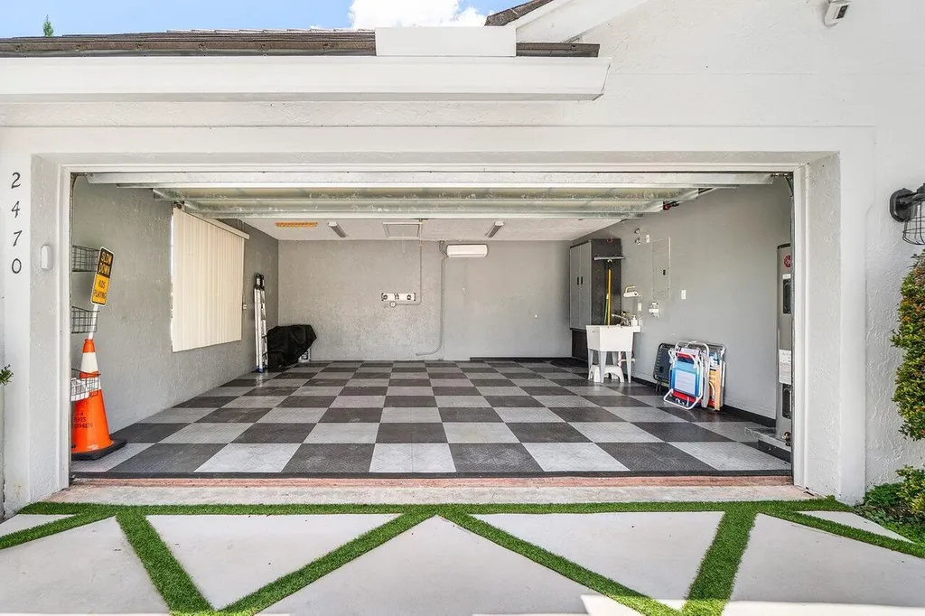 2470 Sandstone Court Wellington FL 33414