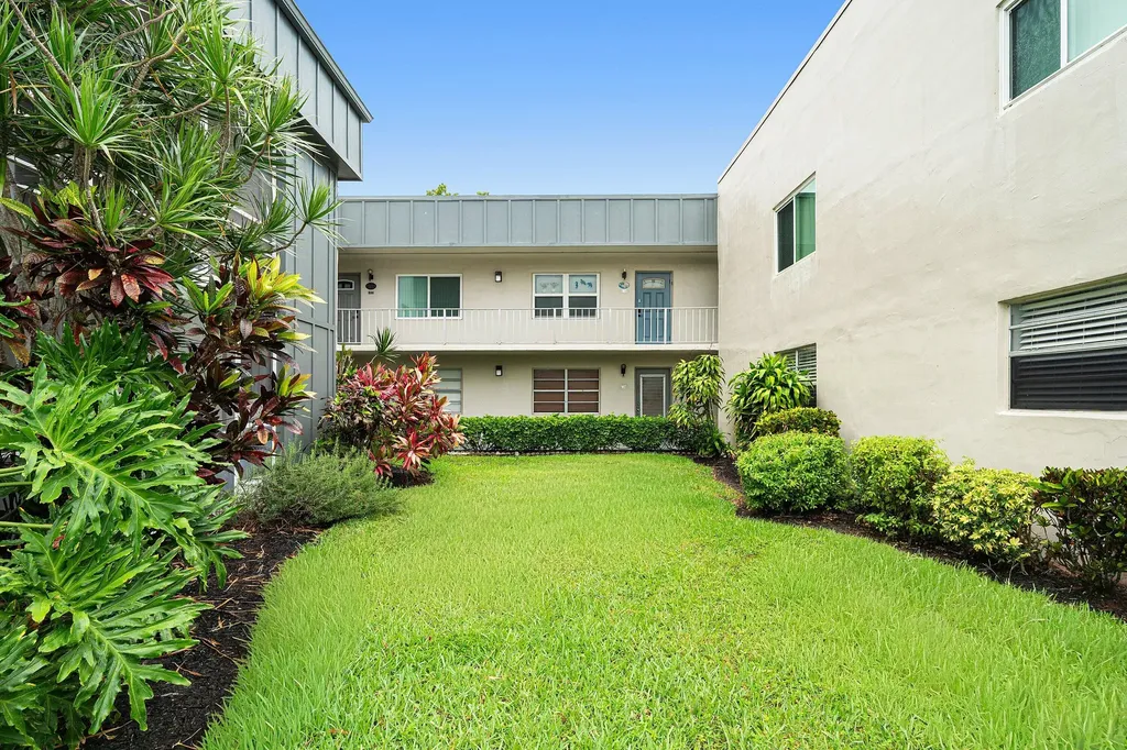 334 Burgundy G Delray Beach FL 33484
