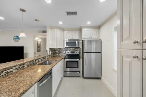 334 Burgundy G Delray Beach FL 33484