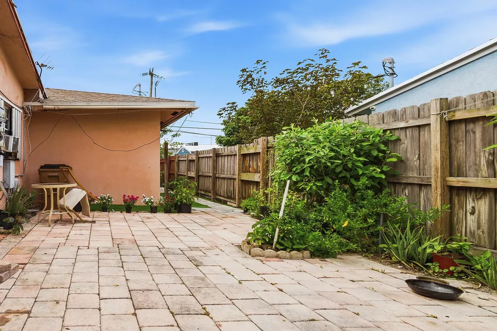 550 NE 37th Street Pompano Beach FL 33064