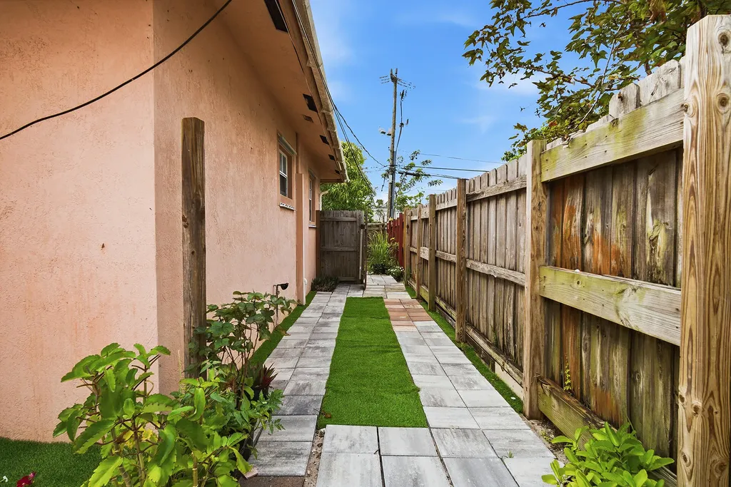 550 NE 37th Street Pompano Beach FL 33064