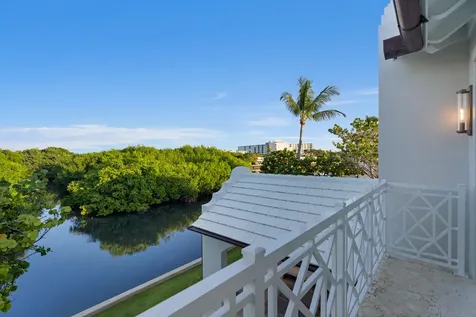 2219 E Ibis Isle Road Road E Palm Beach FL 33480