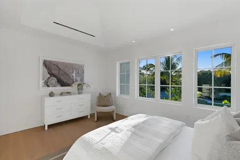2219 E Ibis Isle Road Road E Palm Beach FL 33480