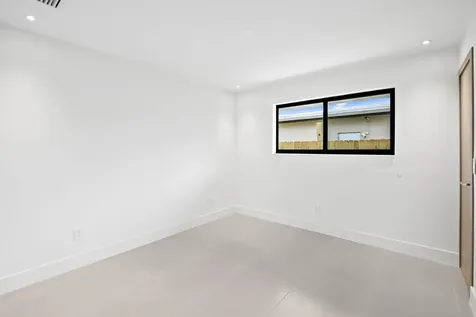 2370 NE 195th Street Miami FL 33180