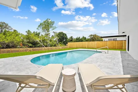 2370 NE 195th Street Miami FL 33180
