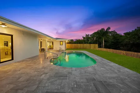 2370 NE 195th Street Miami FL 33180