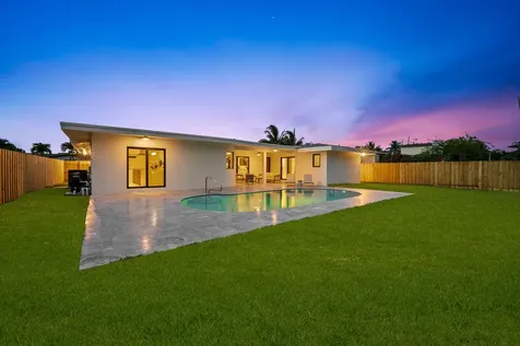 2370 NE 195th Street Miami FL 33180
