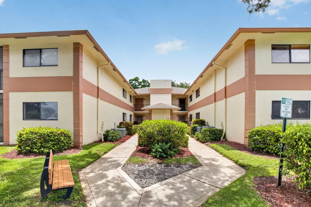 15401 Pembridge Avenue Delray Beach FL 33484