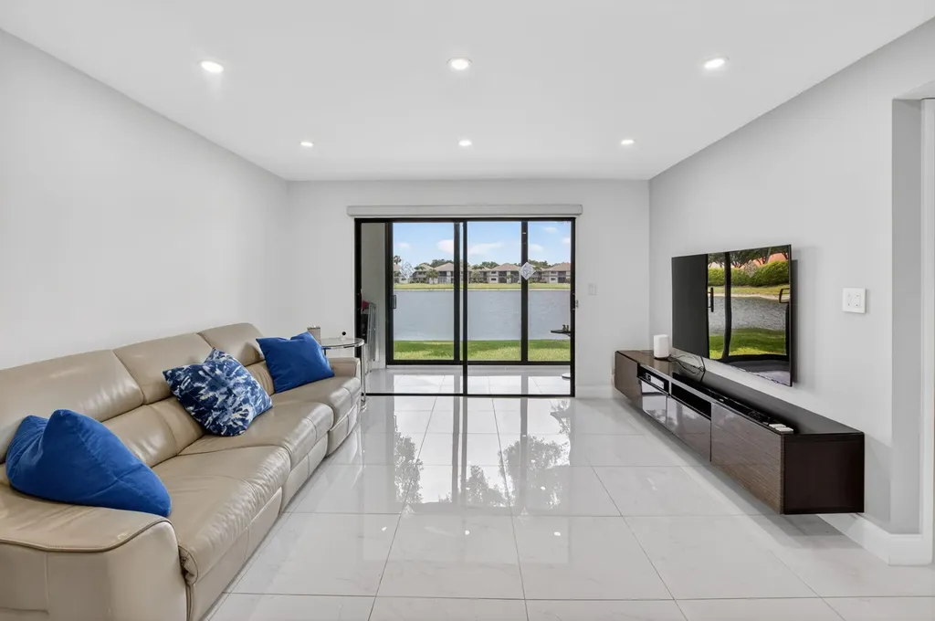 15401 Pembridge Avenue Delray Beach FL 33484
