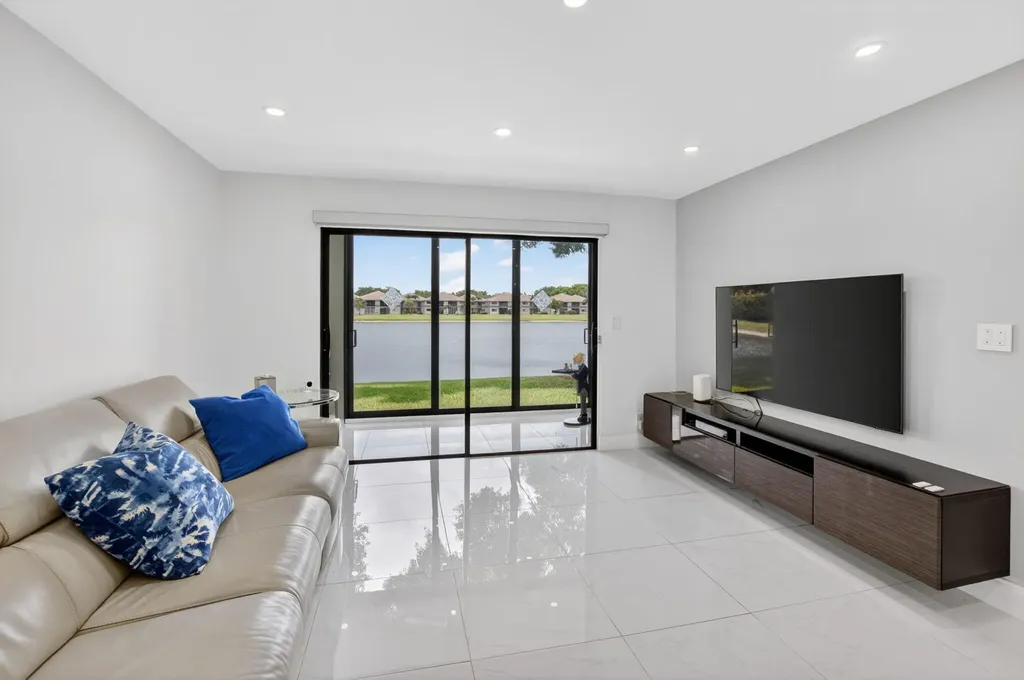 15401 Pembridge Avenue Delray Beach FL 33484