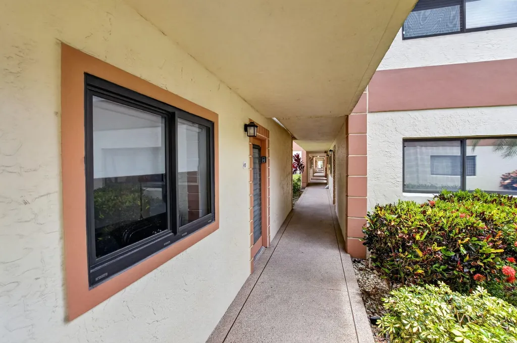 15401 Pembridge Avenue Delray Beach FL 33484