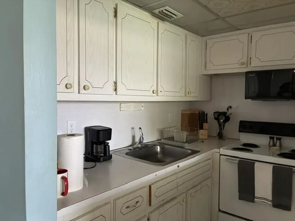 620 Horizon W Boynton Beach FL 33435
