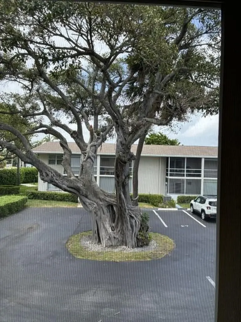 620 Horizon W Boynton Beach FL 33435