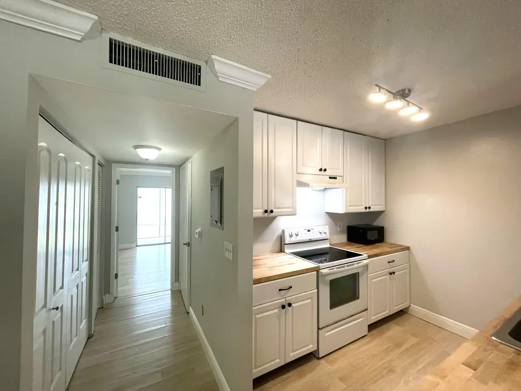 1811 Meadows Circle W Boynton Beach FL 33436