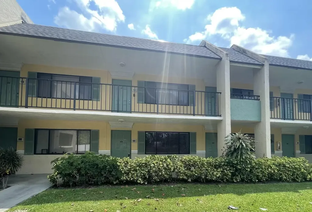 1811 Meadows Circle W Boynton Beach FL 33436