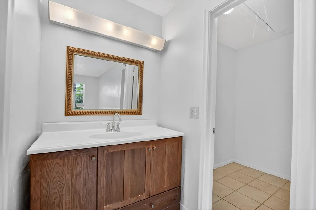 912 South Drive Delray Beach FL 33445