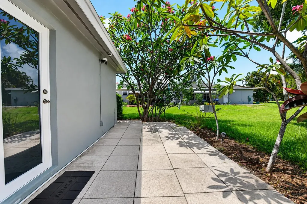 912 South Drive Delray Beach FL 33445