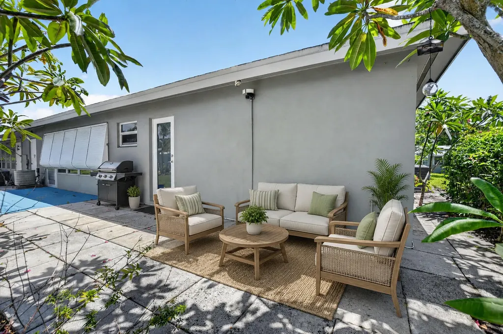 912 South Drive Delray Beach FL 33445