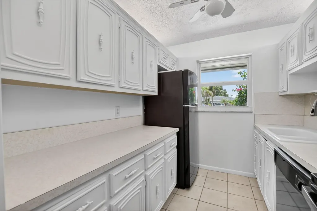 912 South Drive Delray Beach FL 33445