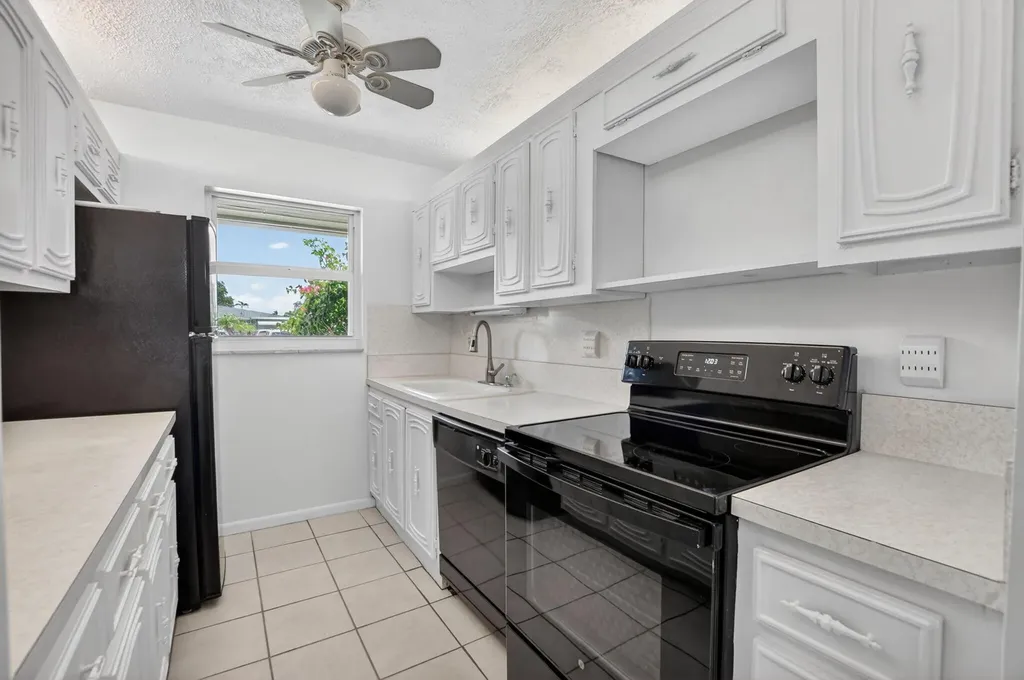 912 South Drive Delray Beach FL 33445