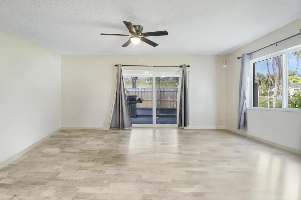 98 Pintail Court Royal Palm Beach FL 33411