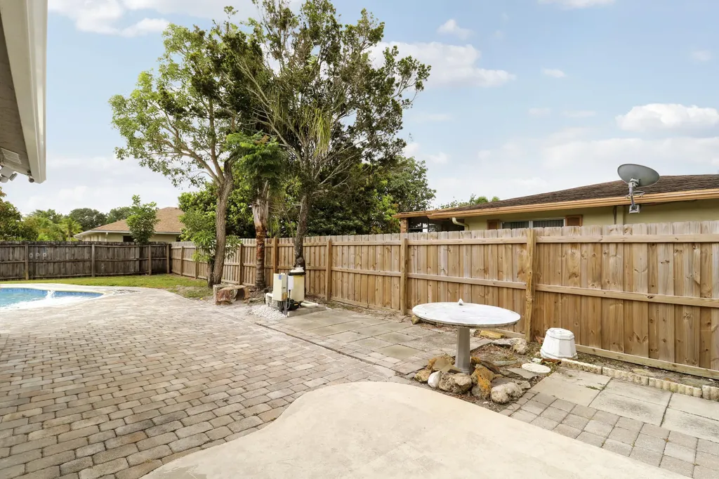 98 Pintail Court Royal Palm Beach FL 33411