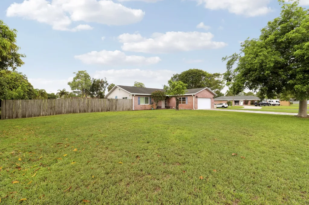 98 Pintail Court Royal Palm Beach FL 33411