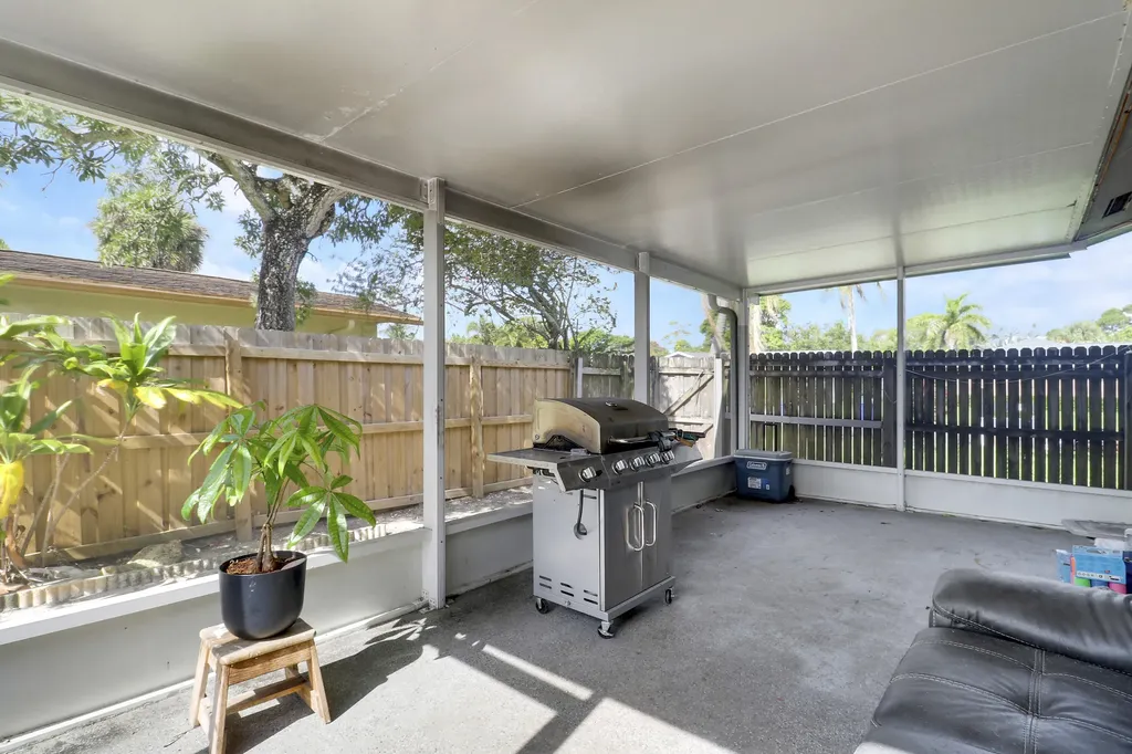 98 Pintail Court Royal Palm Beach FL 33411