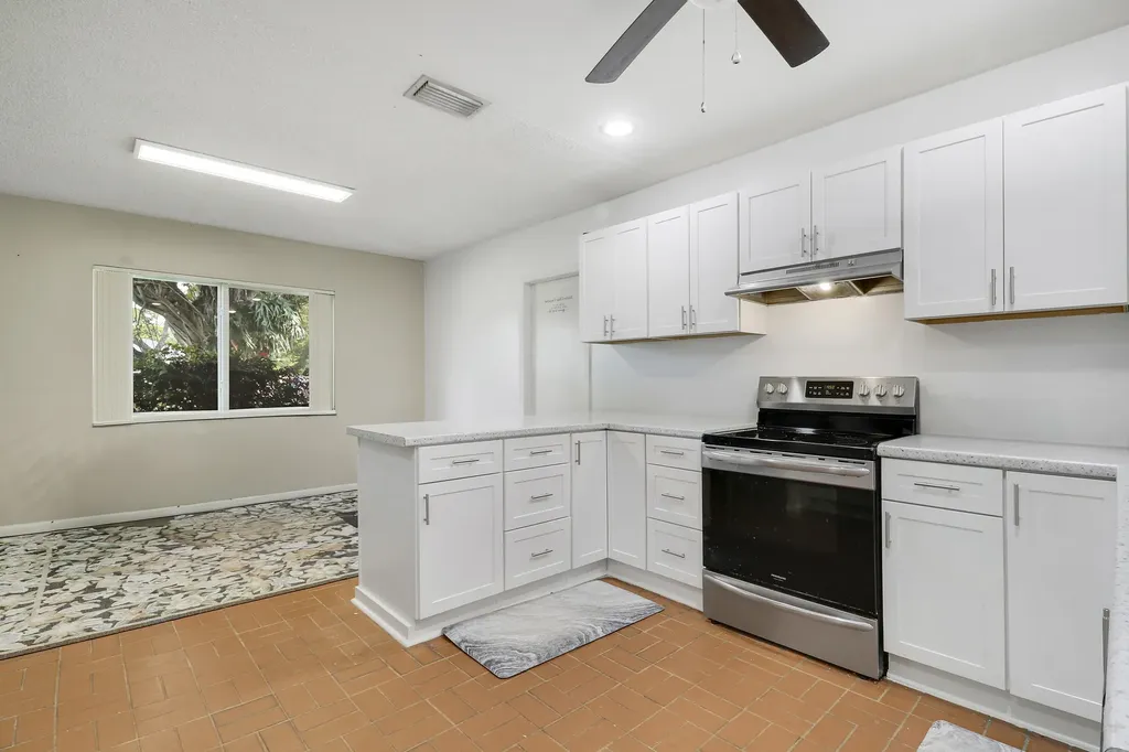 98 Pintail Court Royal Palm Beach FL 33411
