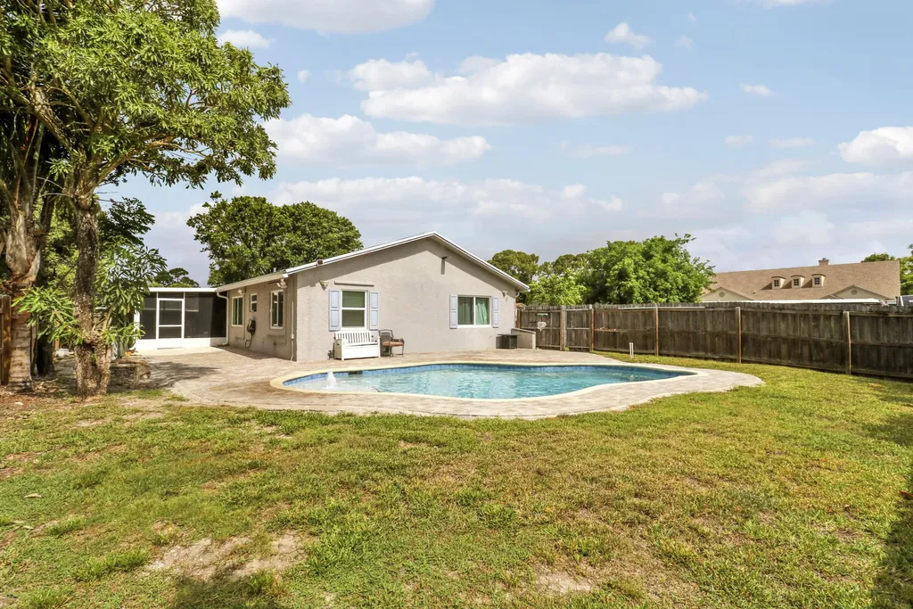 98 Pintail Court Royal Palm Beach FL 33411