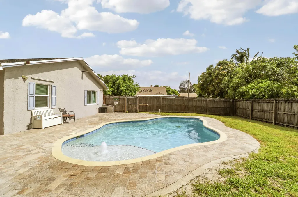 98 Pintail Court Royal Palm Beach FL 33411