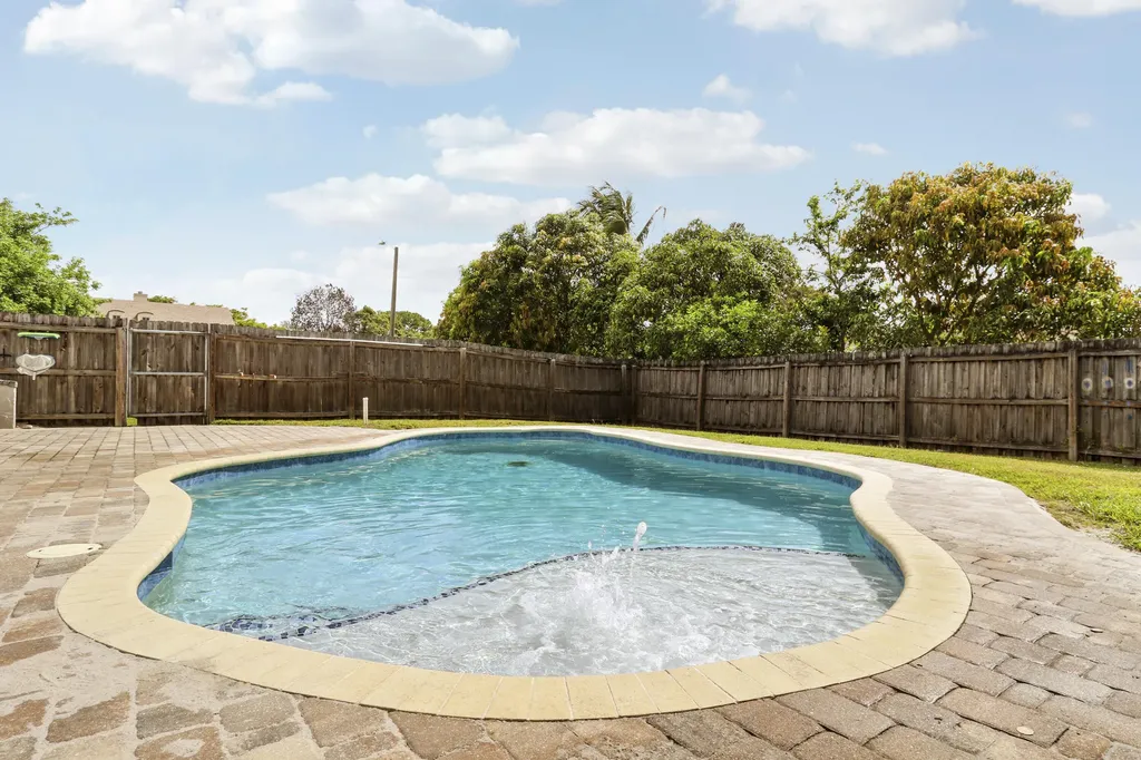 98 Pintail Court Royal Palm Beach FL 33411
