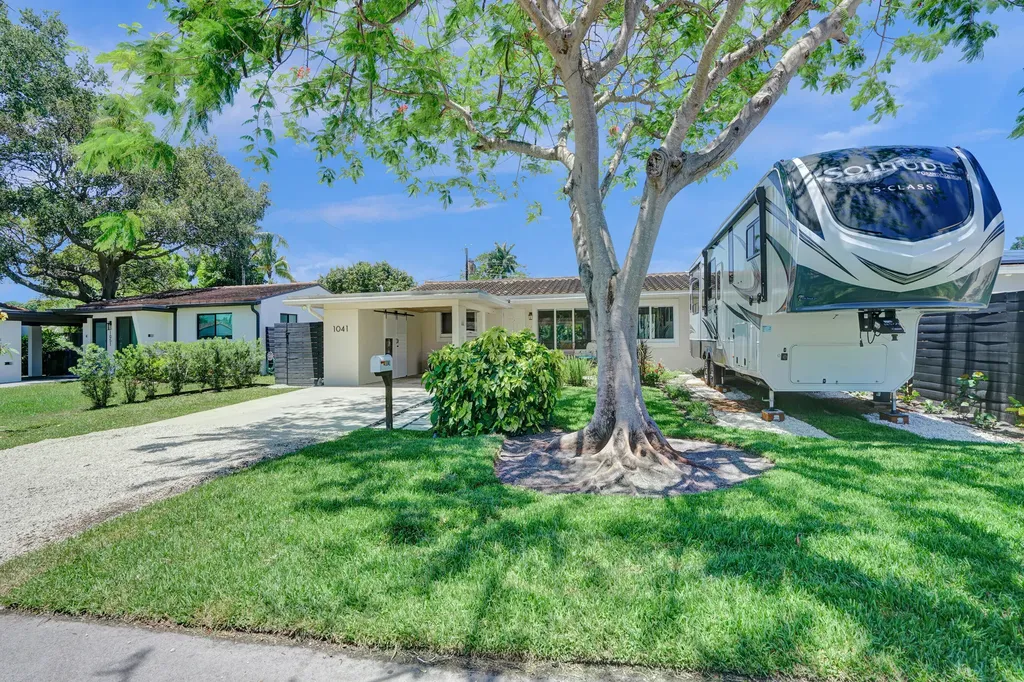 1041 SW 32nd Street Fort Lauderdale FL 33315