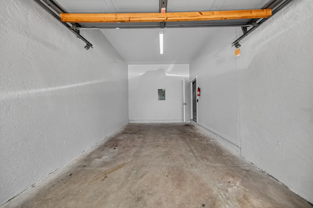 835 NE 17th Way Fort Lauderdale FL 33304