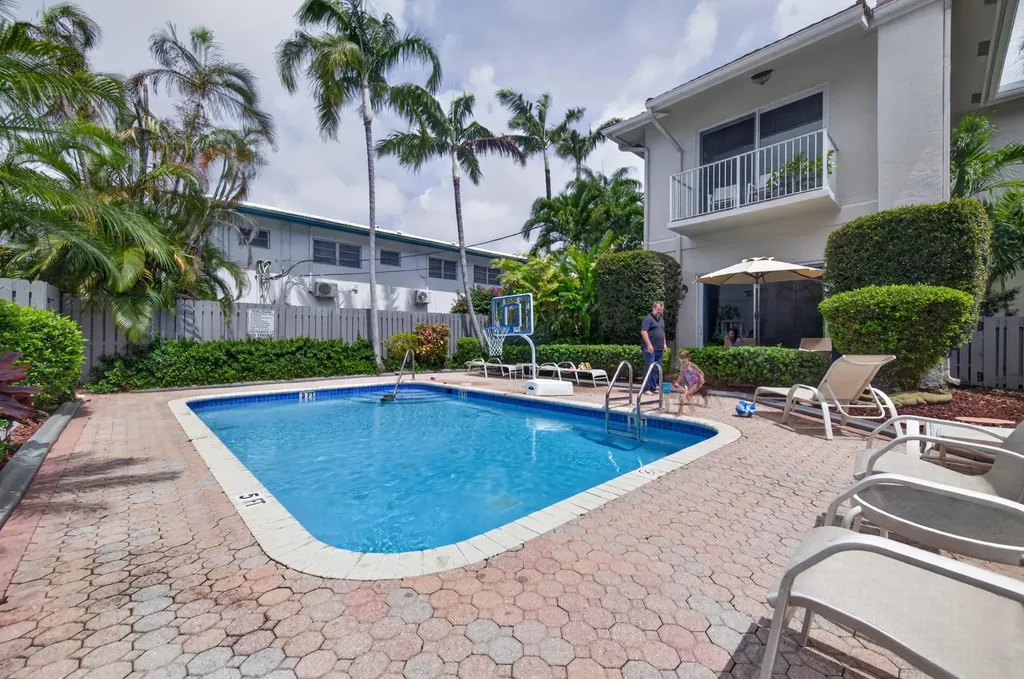 835 NE 17th Way Fort Lauderdale FL 33304