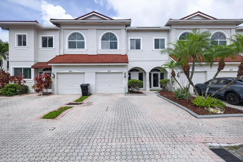 835 NE 17th Way Fort Lauderdale FL 33304