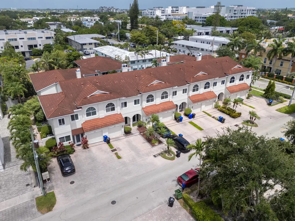 835 NE 17th Way Fort Lauderdale FL 33304