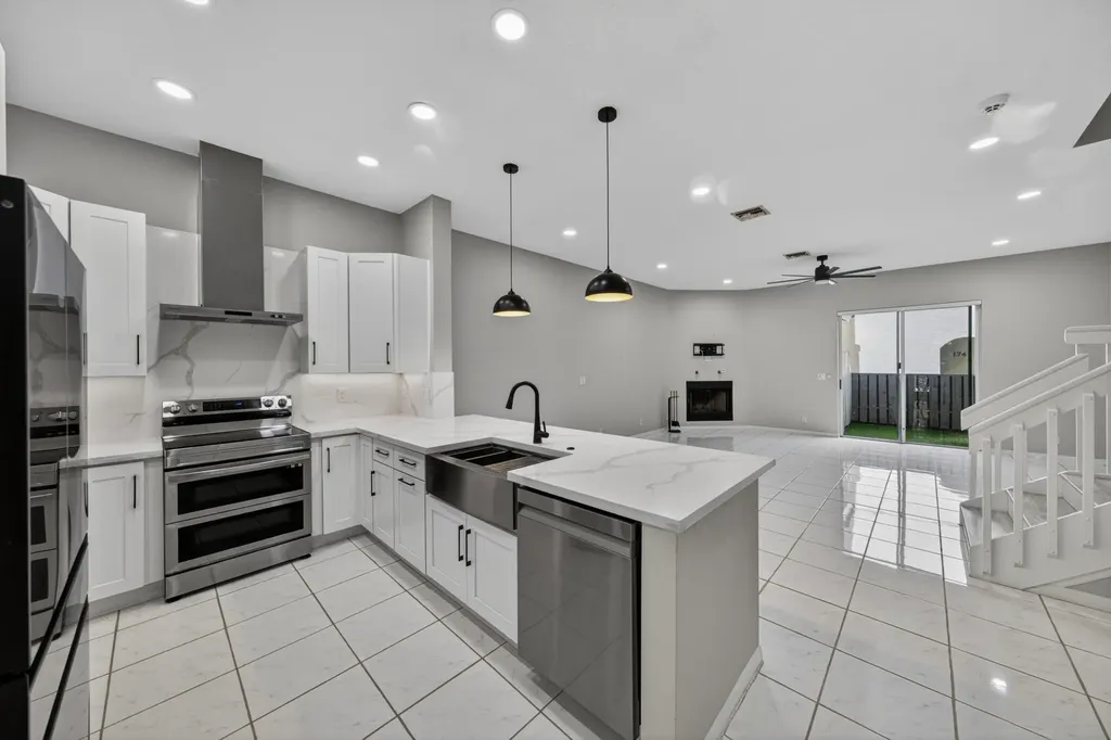 835 NE 17th Way Fort Lauderdale FL 33304
