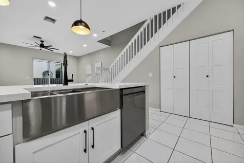 835 NE 17th Way Fort Lauderdale FL 33304