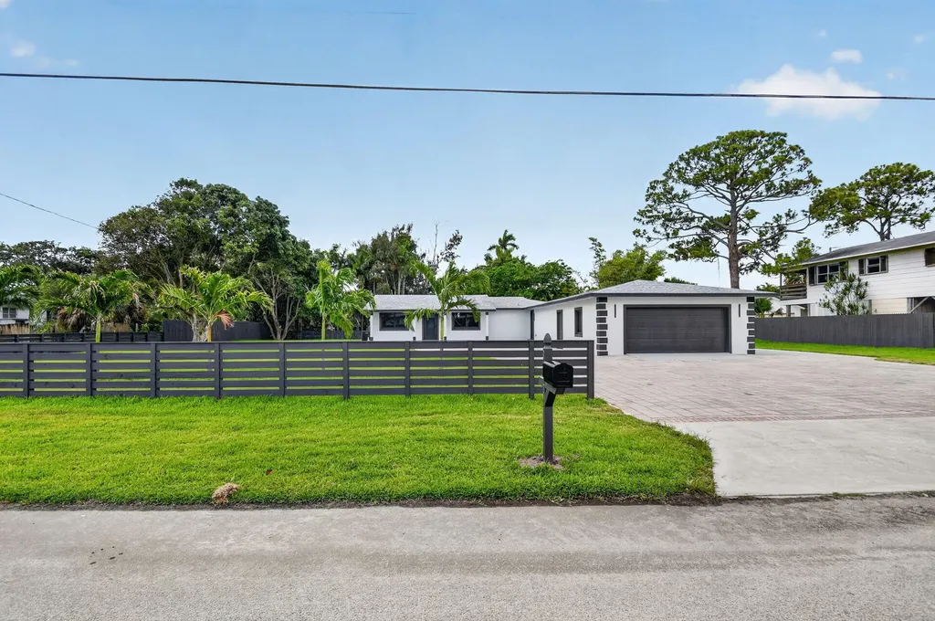 3192 Riddle Road West Palm Beach FL 33406