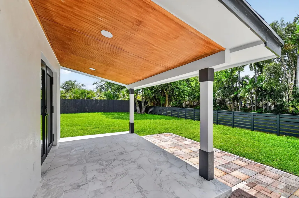 3192 Riddle Road West Palm Beach FL 33406