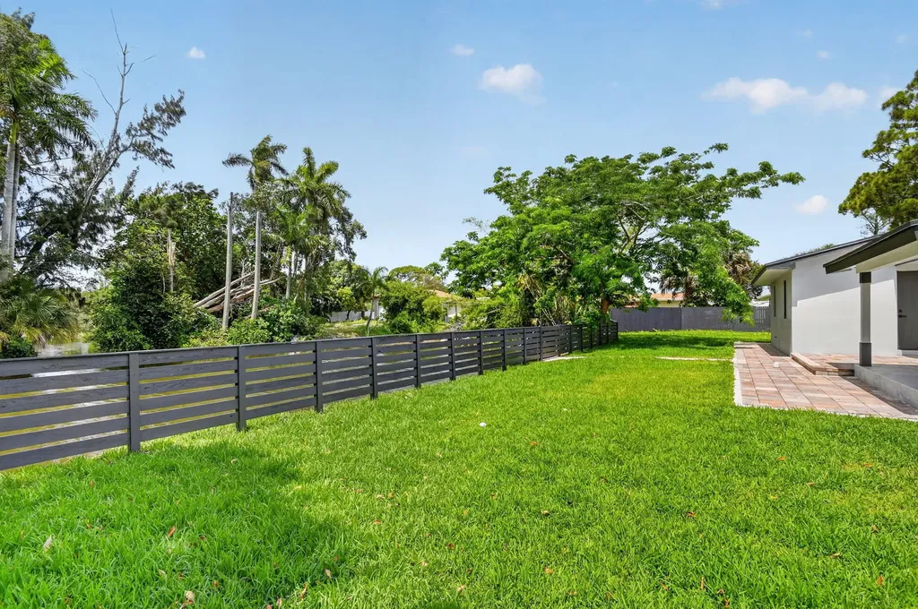 3192 Riddle Road West Palm Beach FL 33406
