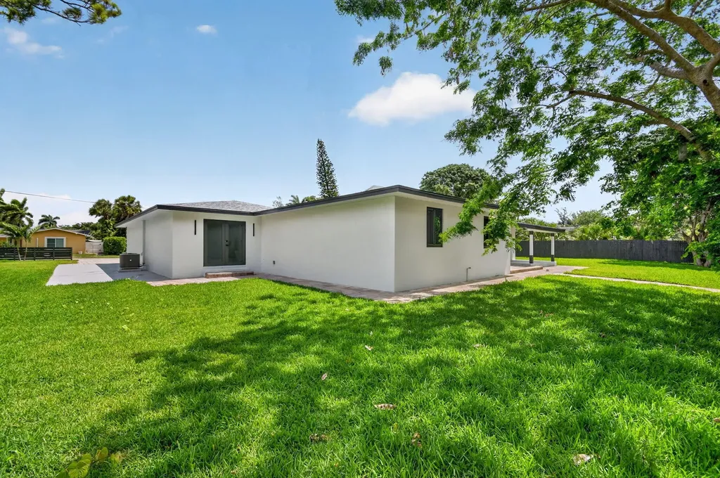 3192 Riddle Road West Palm Beach FL 33406