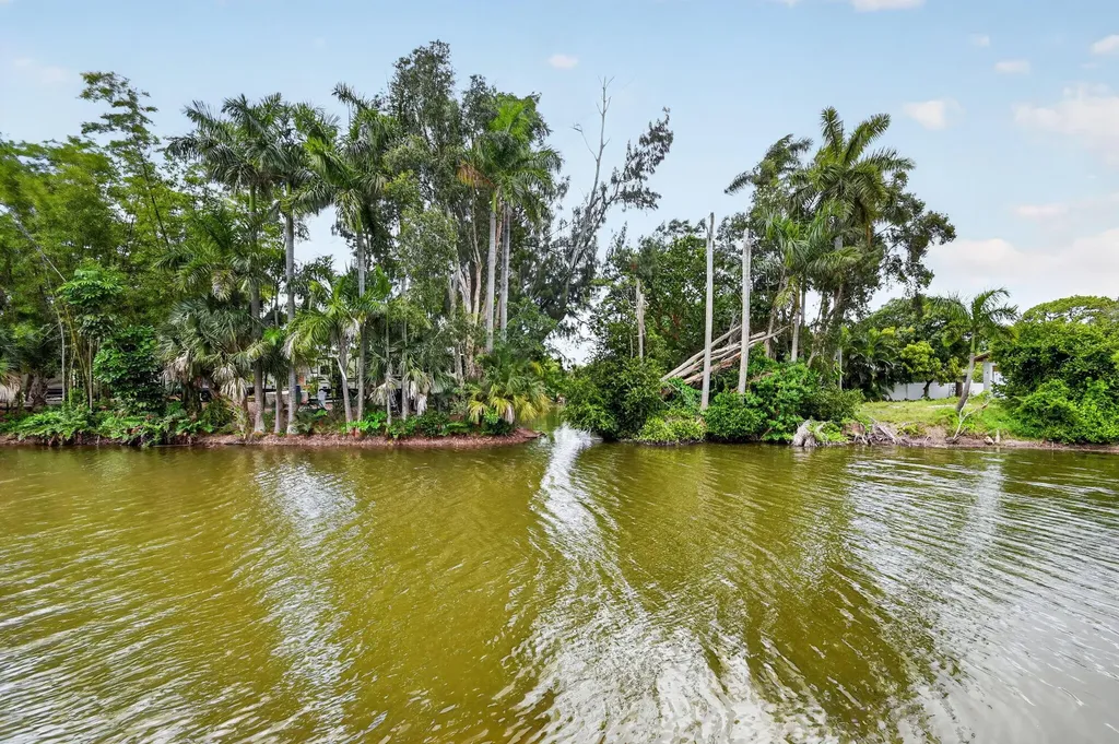 3192 Riddle Road West Palm Beach FL 33406