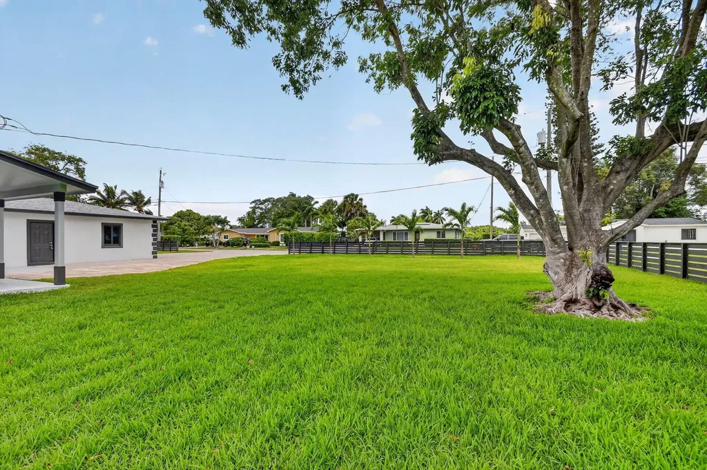3192 Riddle Road West Palm Beach FL 33406