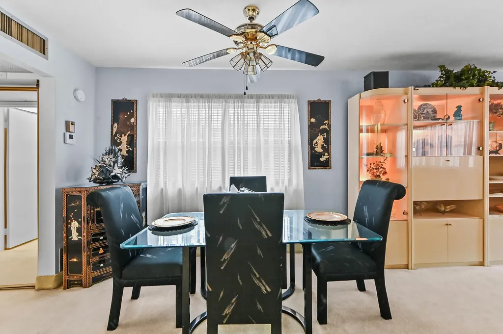 38 Saxony Delray Beach FL 33446